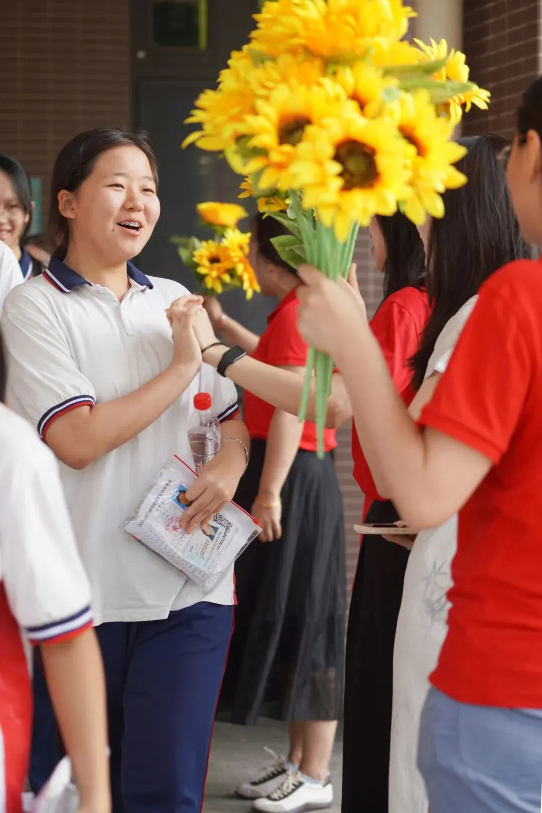 中考翌日|聚力护航,铁英必胜!-第32张图片-四季读书网 中考翌日|聚力护航,铁英必胜!-第32张图片-四季读书网
