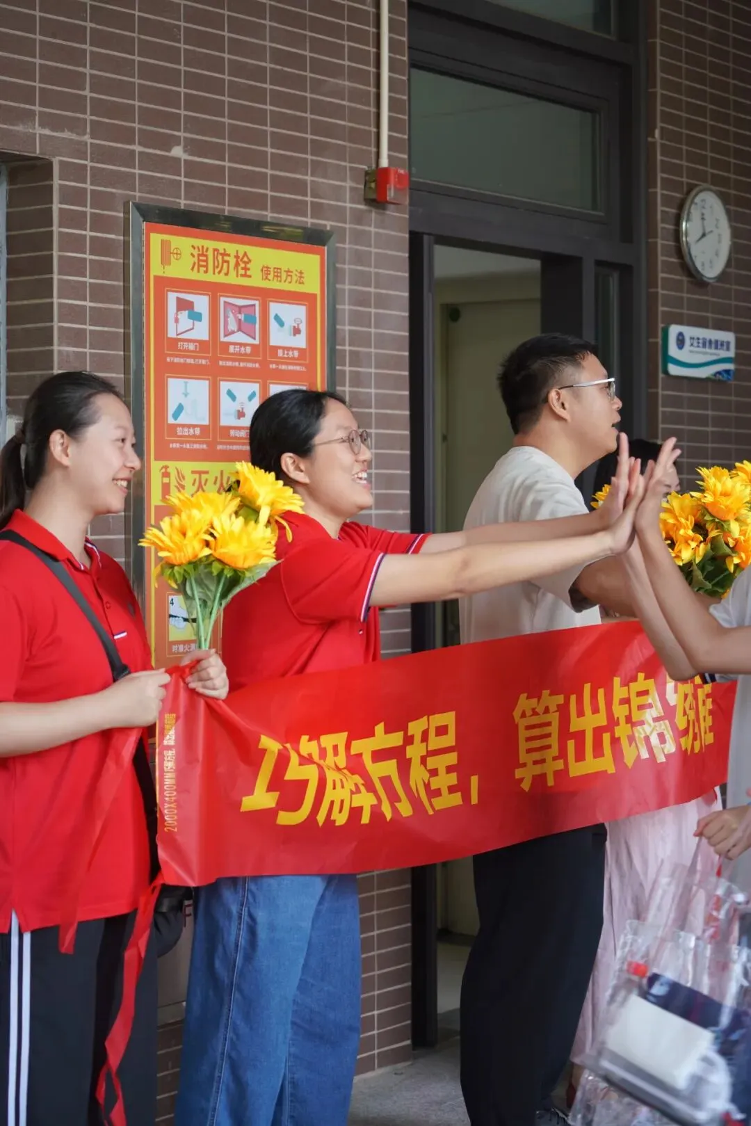 中考翌日|聚力护航,铁英必胜!-第38张图片-四季读书网 中考翌日|聚力护航,铁英必胜!-第38张图片-四季读书网