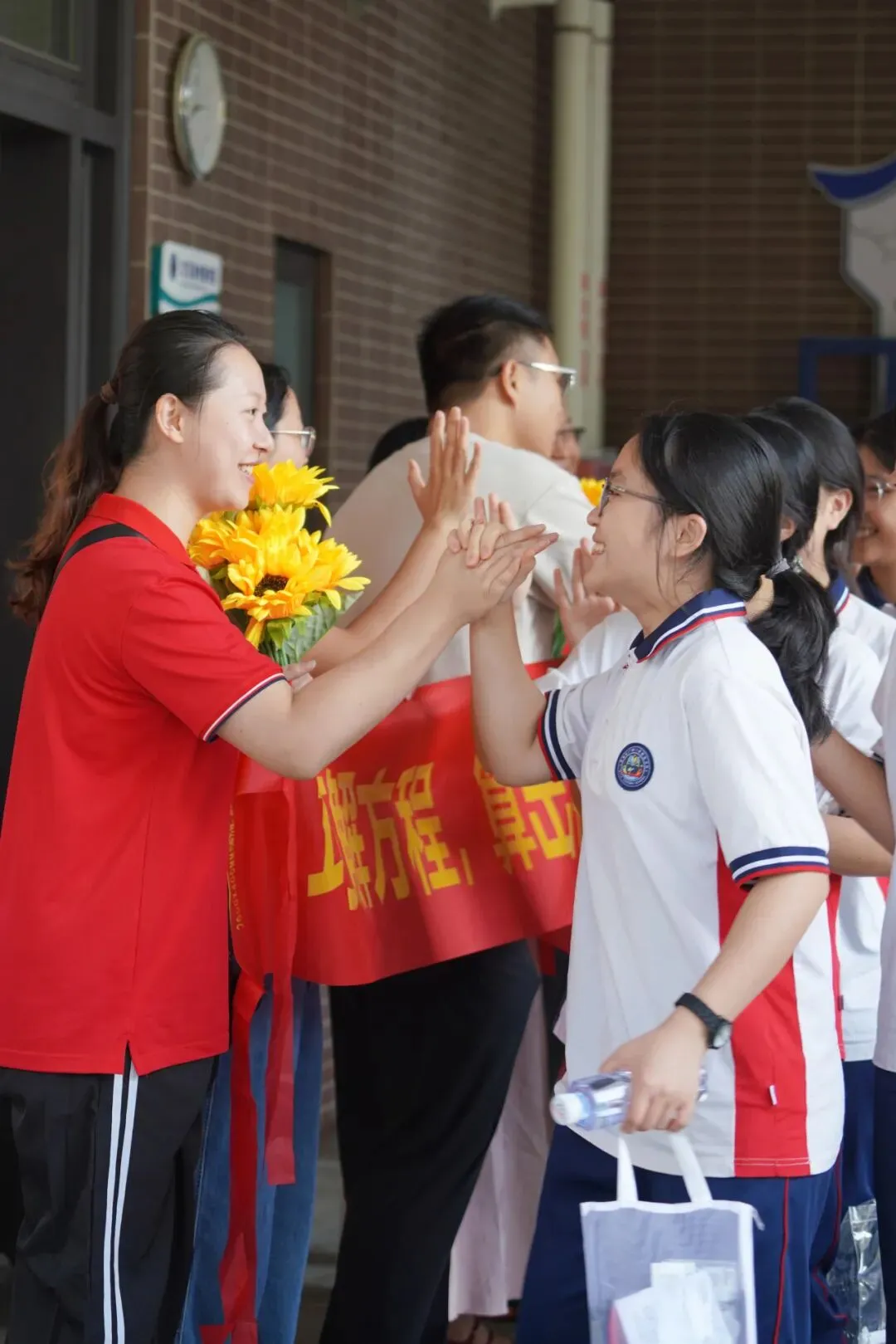 中考翌日|聚力护航,铁英必胜!-第41张图片-四季读书网 中考翌日|聚力护航,铁英必胜!-第41张图片-四季读书网