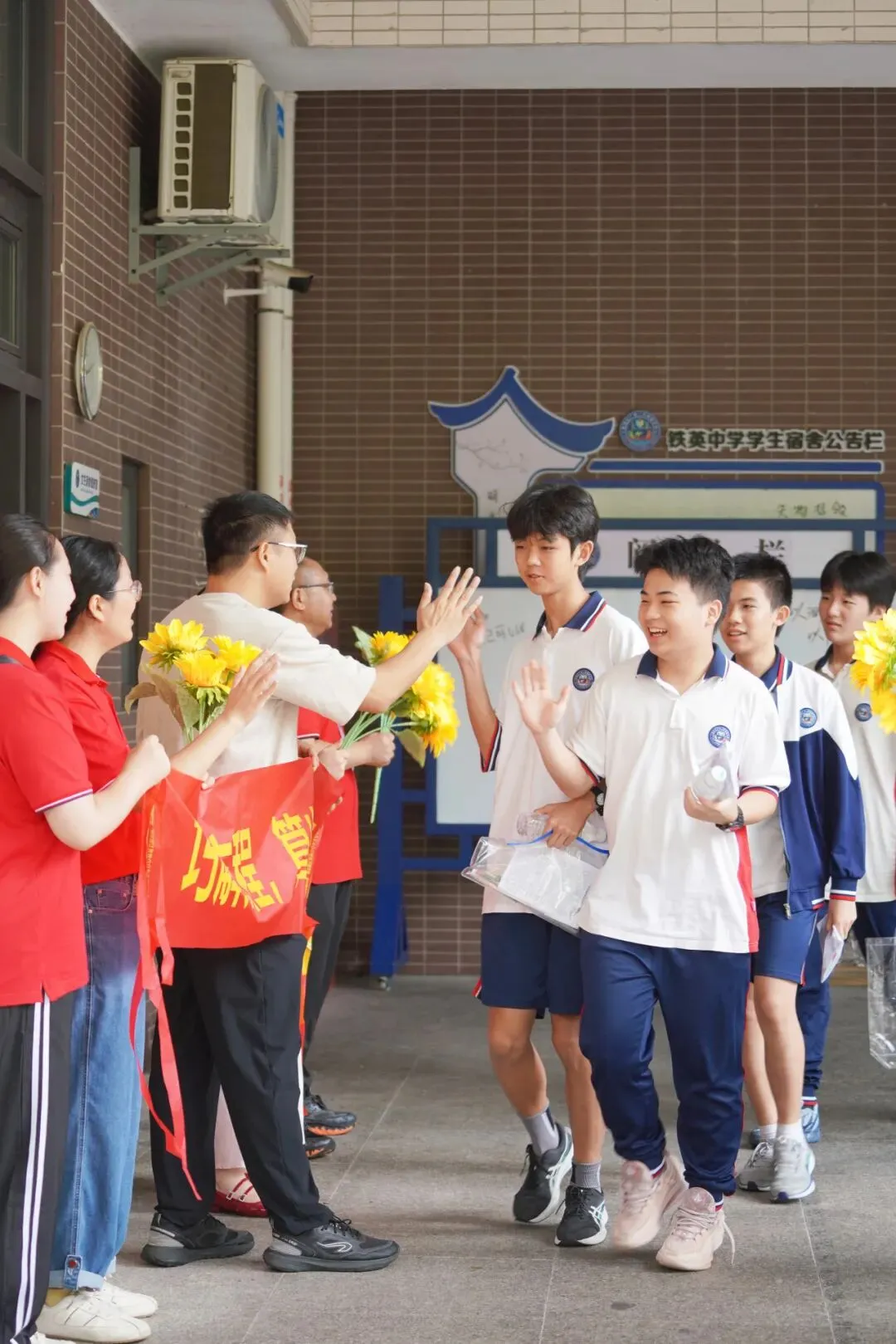 中考翌日|聚力护航,铁英必胜!-第42张图片-四季读书网 中考翌日|聚力护航,铁英必胜!-第42张图片-四季读书网