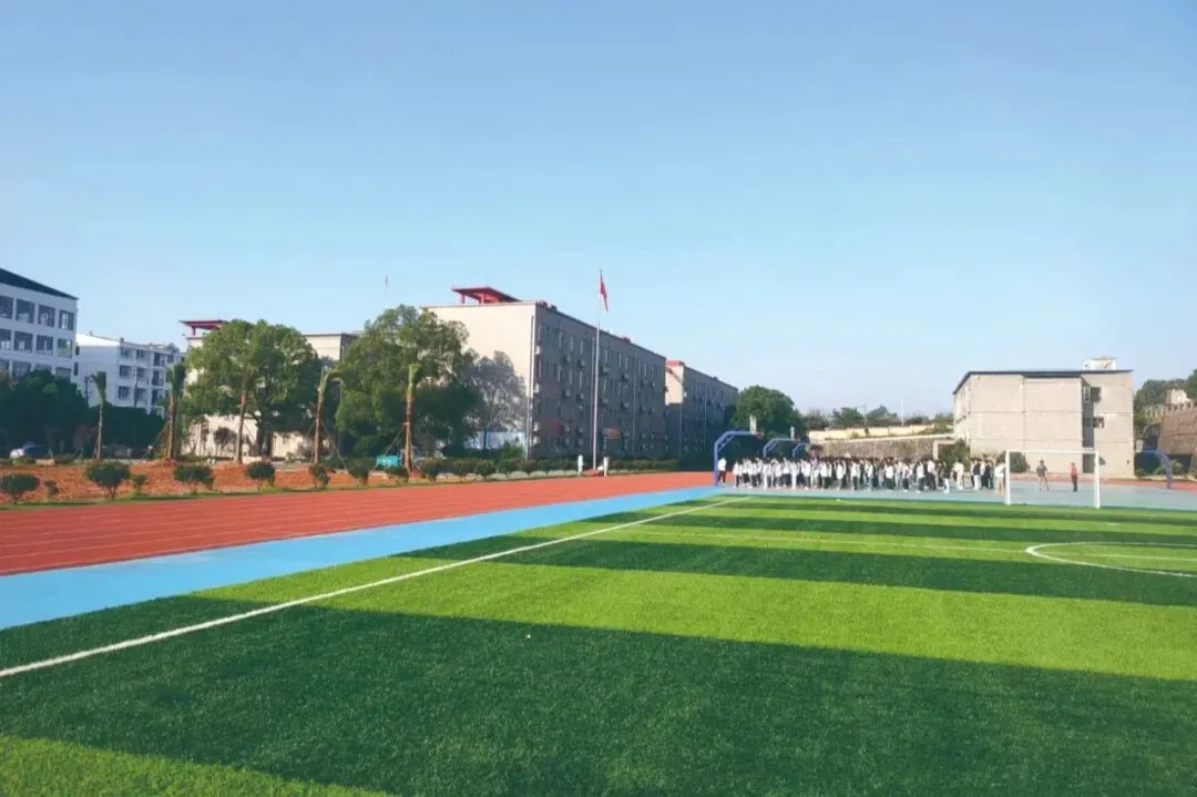 赣州崇德高中诚邀:中考学生及家长、高三复读学生及家长来校参观、考察-第10张图片-四季读书网