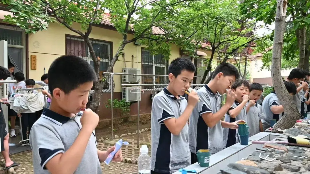 纸笔试卷画上句点,生活答卷正式开考-第4张图片-四季读书网 纸笔试卷画上句点,生活答卷正式开考-第4张图片-四季读书网