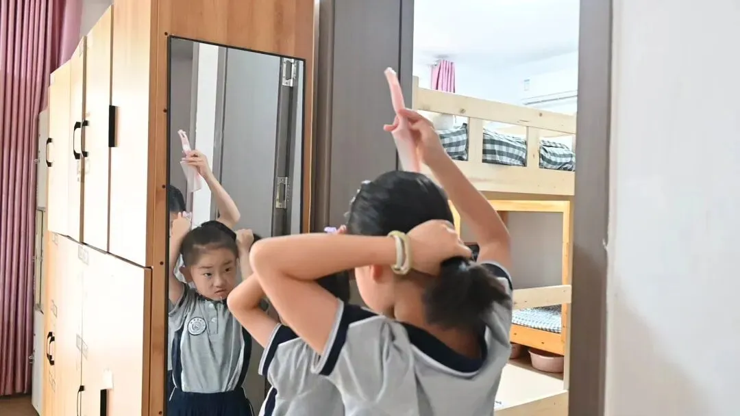 纸笔试卷画上句点,生活答卷正式开考-第5张图片-四季读书网 纸笔试卷画上句点,生活答卷正式开考-第5张图片-四季读书网