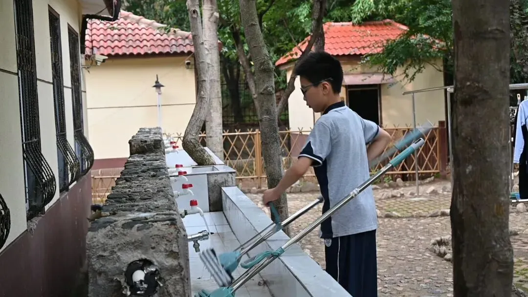 纸笔试卷画上句点,生活答卷正式开考-第10张图片-四季读书网 纸笔试卷画上句点,生活答卷正式开考-第10张图片-四季读书网
