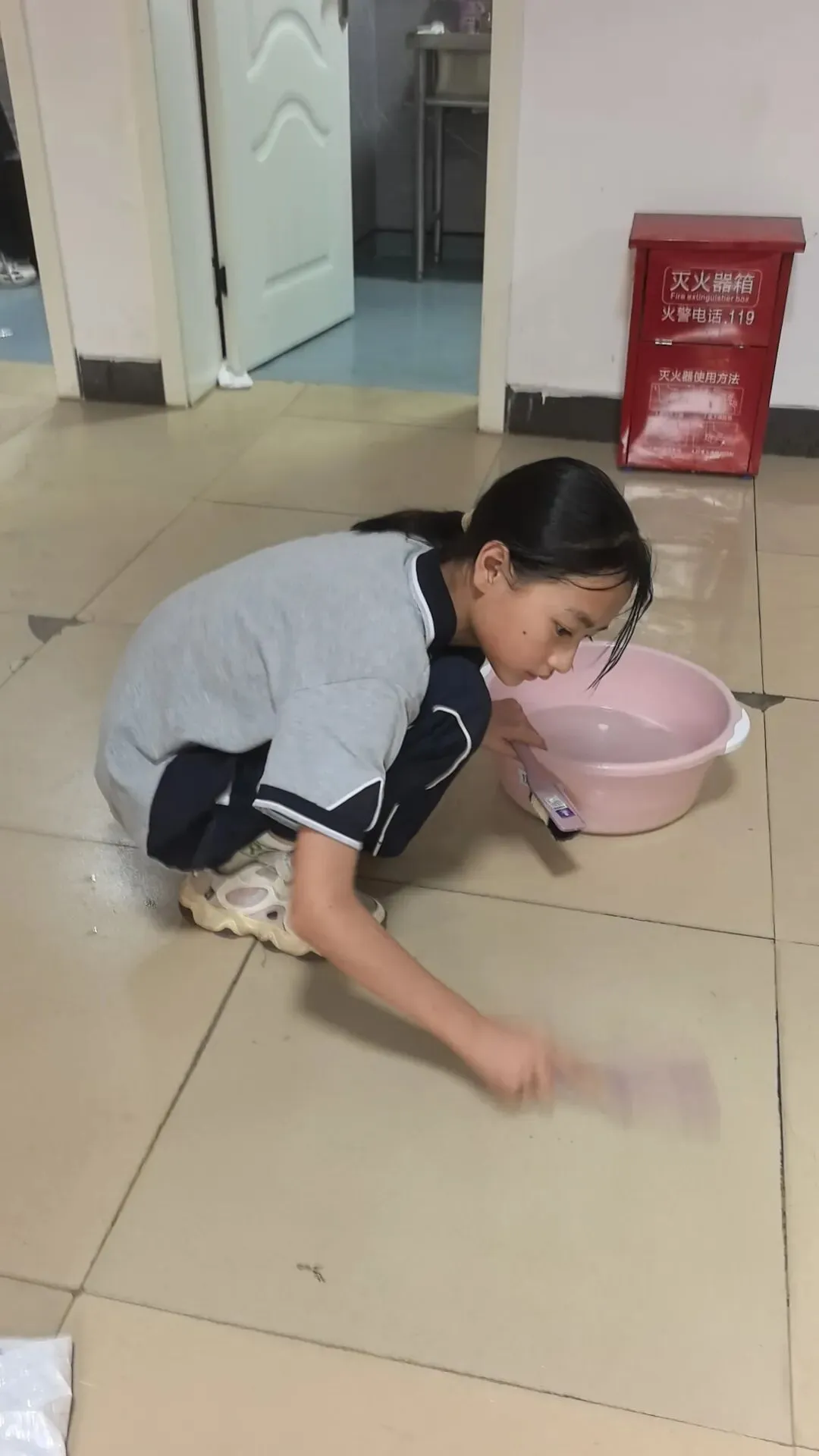 纸笔试卷画上句点,生活答卷正式开考-第12张图片-四季读书网 纸笔试卷画上句点,生活答卷正式开考-第12张图片-四季读书网