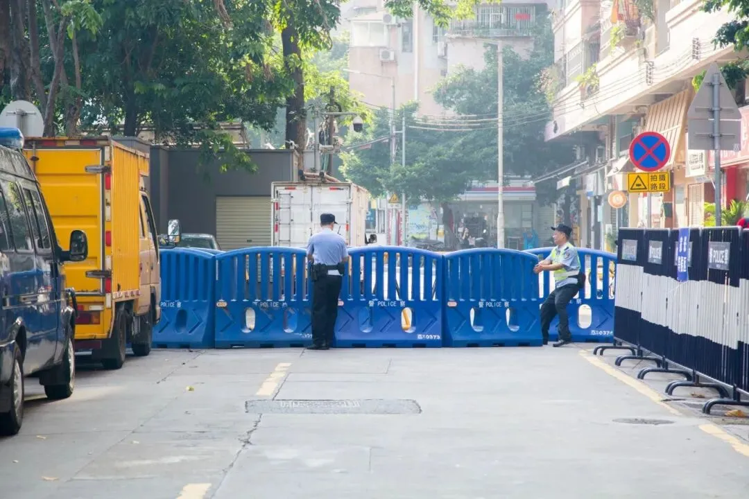 全力护航!荔湾公安为中考学子铺就平安追梦路-第4张图片-四季读书网 全力护航!荔湾公安为中考学子铺就平安追梦路-第4张图片-四季读书网