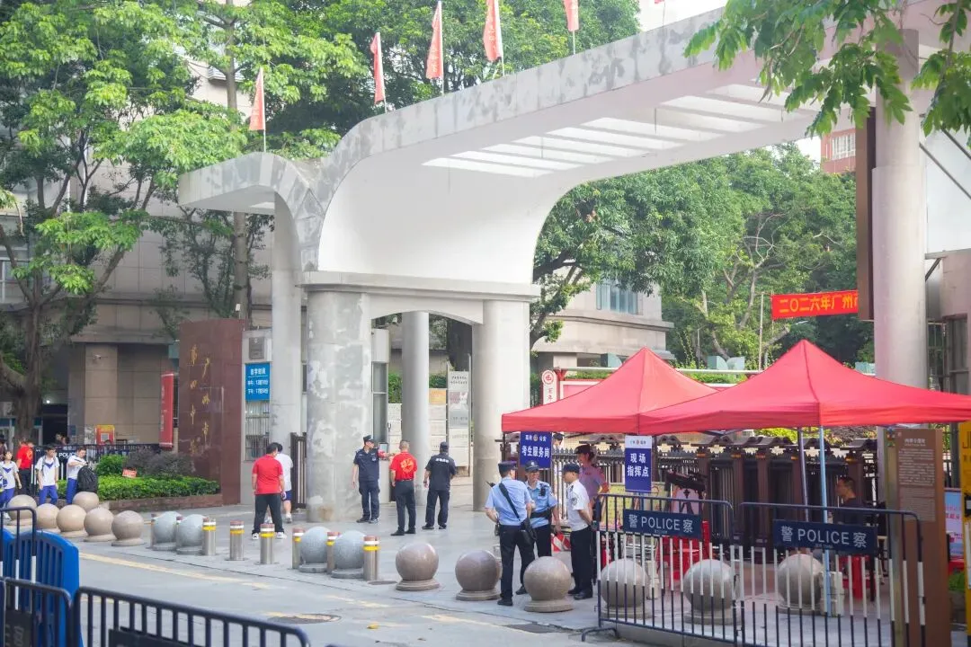 全力护航!荔湾公安为中考学子铺就平安追梦路-第10张图片-四季读书网 全力护航!荔湾公安为中考学子铺就平安追梦路-第10张图片-四季读书网