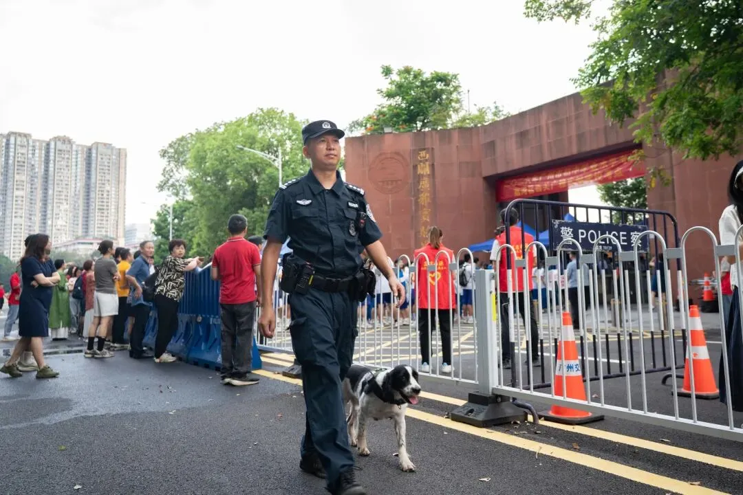 全力护航!荔湾公安为中考学子铺就平安追梦路-第12张图片-四季读书网 全力护航!荔湾公安为中考学子铺就平安追梦路-第12张图片-四季读书网