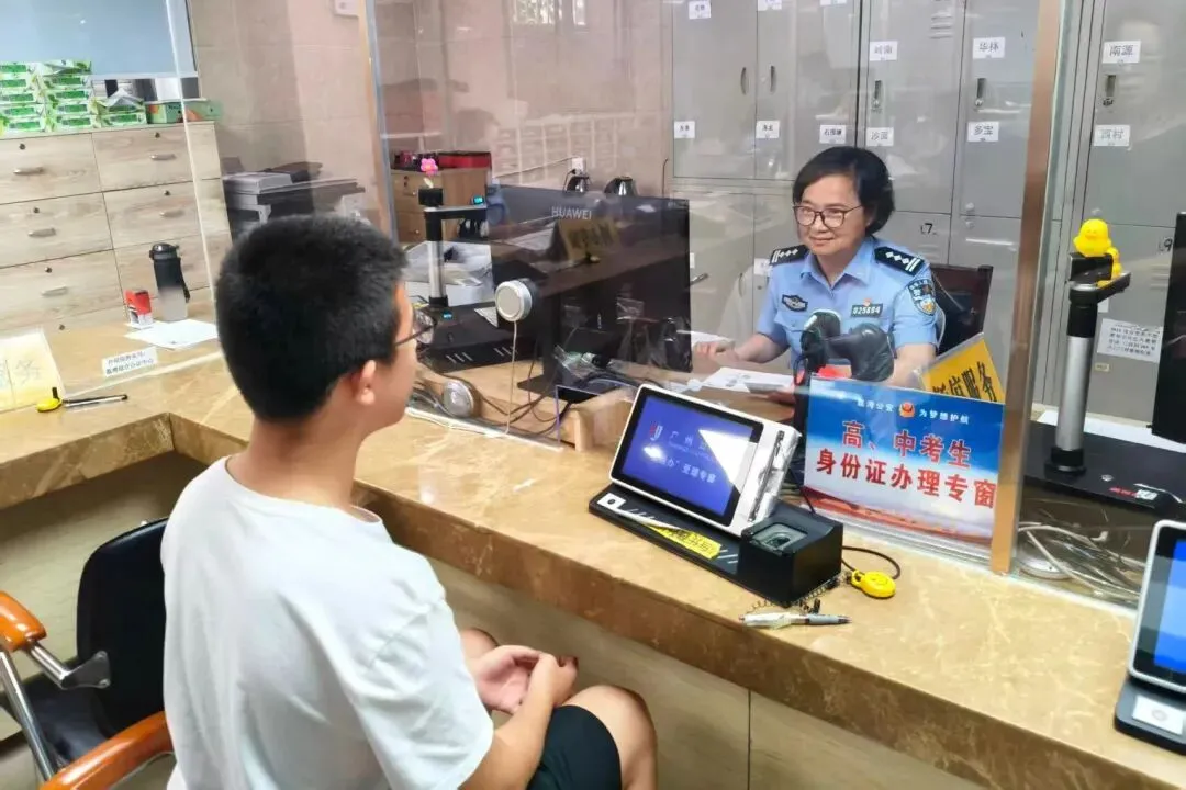 全力护航!荔湾公安为中考学子铺就平安追梦路-第17张图片-四季读书网 全力护航!荔湾公安为中考学子铺就平安追梦路-第17张图片-四季读书网