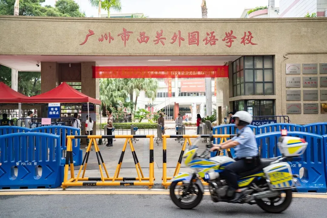 全力护航!荔湾公安为中考学子铺就平安追梦路-第22张图片-四季读书网 全力护航!荔湾公安为中考学子铺就平安追梦路-第22张图片-四季读书网