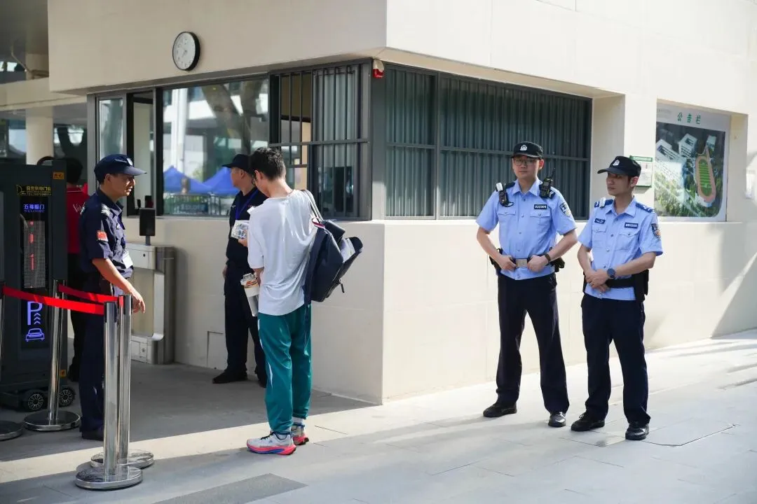 全力护航!荔湾公安为中考学子铺就平安追梦路-第23张图片-四季读书网 全力护航!荔湾公安为中考学子铺就平安追梦路-第23张图片-四季读书网