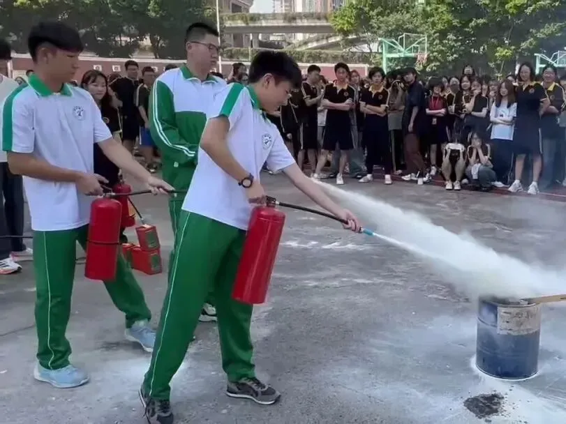 中考发挥失常怎么办?这所广州中考复读学校正在招生中-第152张图片-四季读书网