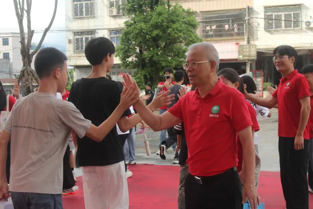勤学不怠,自信从容——瑞峰2026年中考送考-第19张图片-四季读书网