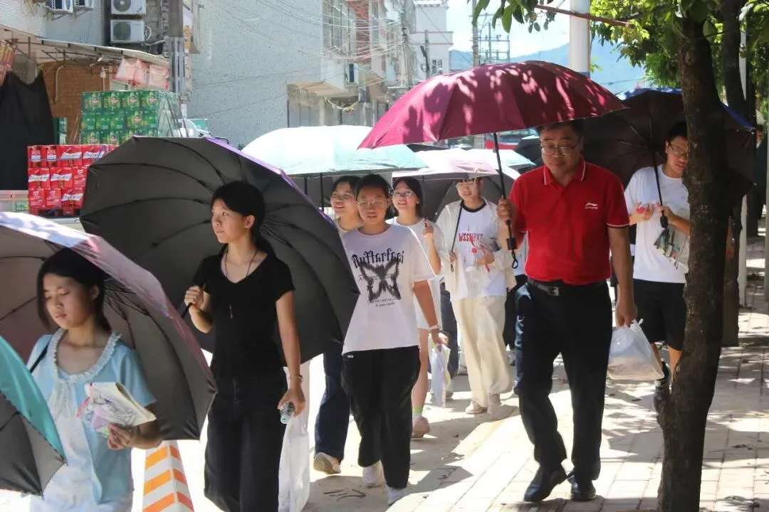 勤学不怠,自信从容——瑞峰2026年中考送考-第29张图片-四季读书网