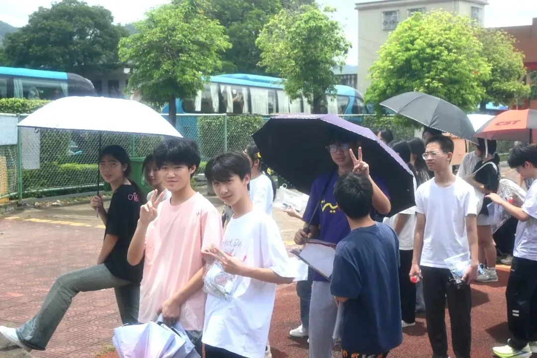 勤学不怠,自信从容——瑞峰2026年中考送考-第35张图片-四季读书网