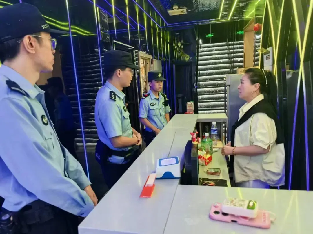中考落幕,守护不止步!惠农公安开展中考后集中清查行动-第5张图片-四季读书网 中考落幕,守护不止步!惠农公安开展中考后集中清查行动-第5张图片-四季读书网