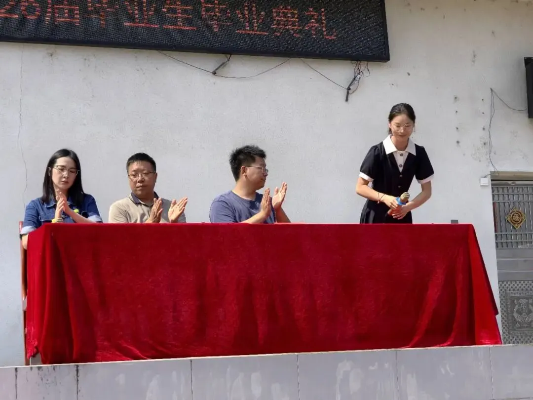 盛夏收官 中考启航|杨林镇中心学校2026届毕业典礼圆满落幕-第12张图片-四季读书网 盛夏收官 中考启航|杨林镇中心学校2026届毕业典礼圆满落幕-第12张图片-四季读书网