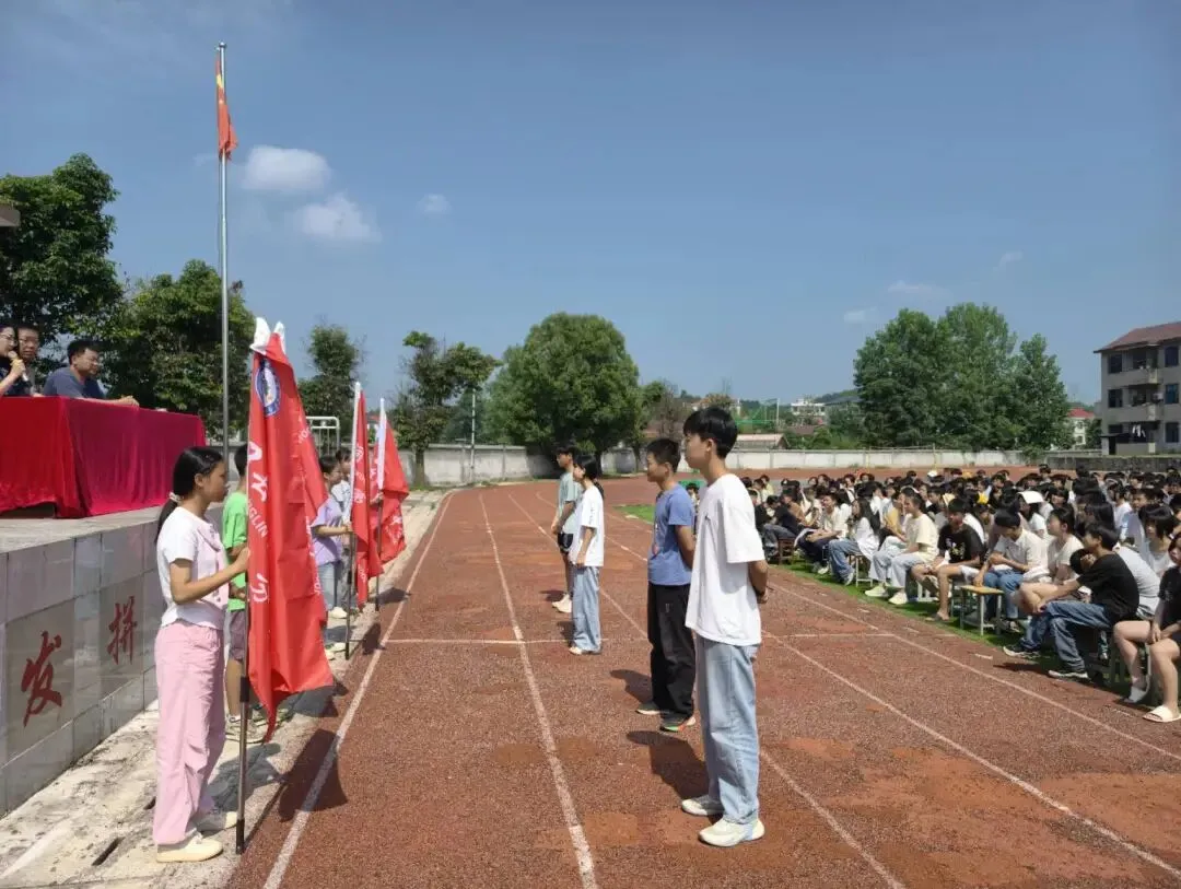 盛夏收官 中考启航|杨林镇中心学校2026届毕业典礼圆满落幕-第26张图片-四季读书网 盛夏收官 中考启航|杨林镇中心学校2026届毕业典礼圆满落幕-第26张图片-四季读书网