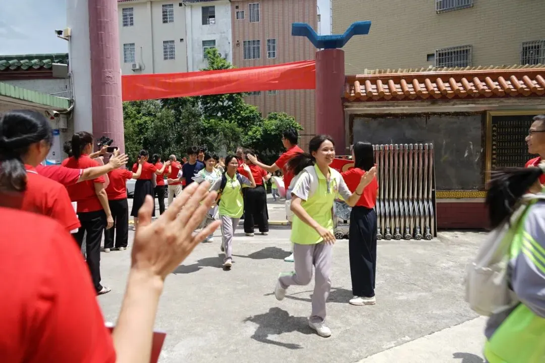 今日中考!愿所有怀集少年:落笔生花,圆梦盛夏!-第17张图片-四季读书网 今日中考!愿所有怀集少年:落笔生花,圆梦盛夏!-第17张图片-四季读书网