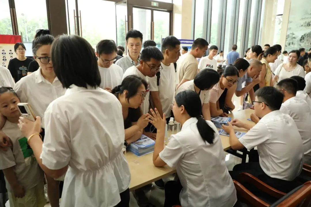 中考成绩几分能进金外?招生解读会现场爆棚,高考学霸用三年成长故事告诉初三学弟学妹——选择比分数更重要!-第4张图片-四季读书网 中考成绩几分能进金外?招生解读会现场爆棚,高考学霸用三年成长故事告诉初三学弟学妹——选择比分数更重要!-第4张图片-四季读书网