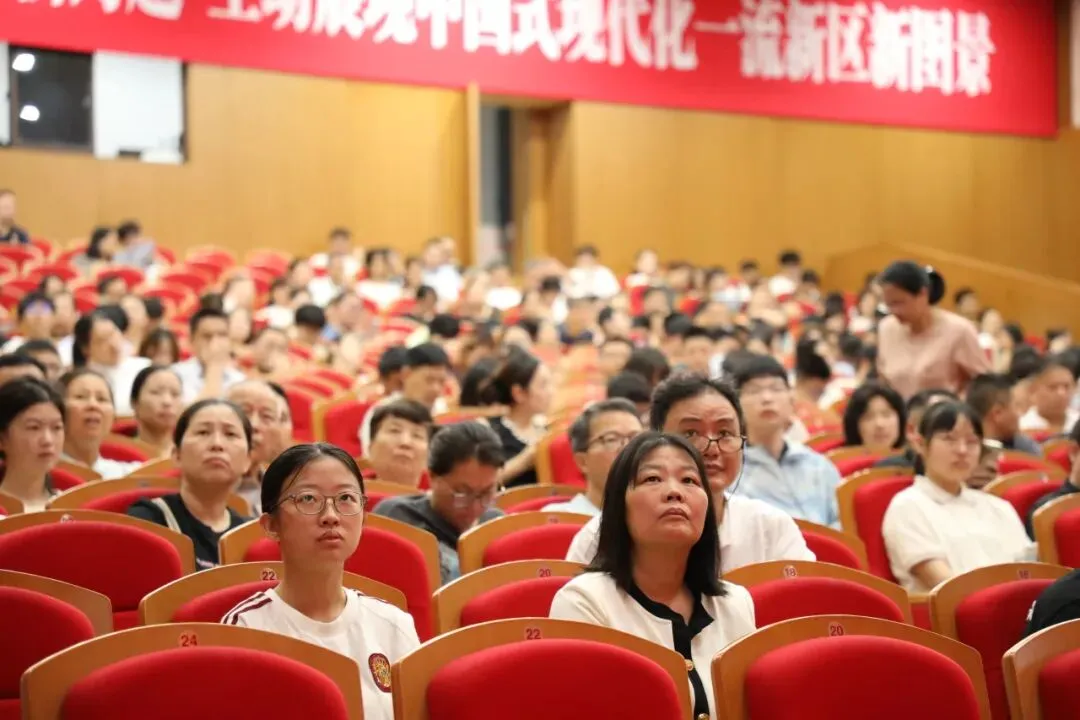 中考成绩几分能进金外?招生解读会现场爆棚,高考学霸用三年成长故事告诉初三学弟学妹——选择比分数更重要!-第5张图片-四季读书网 中考成绩几分能进金外?招生解读会现场爆棚,高考学霸用三年成长故事告诉初三学弟学妹——选择比分数更重要!-第5张图片-四季读书网