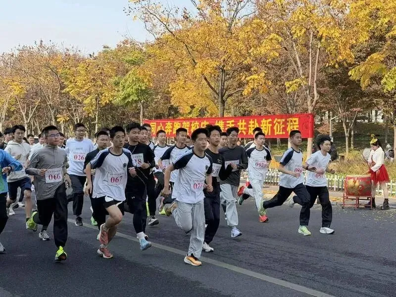 中考成绩几分能进金外?招生解读会现场爆棚,高考学霸用三年成长故事告诉初三学弟学妹——选择比分数更重要!-第13张图片-四季读书网 中考成绩几分能进金外?招生解读会现场爆棚,高考学霸用三年成长故事告诉初三学弟学妹——选择比分数更重要!-第13张图片-四季读书网