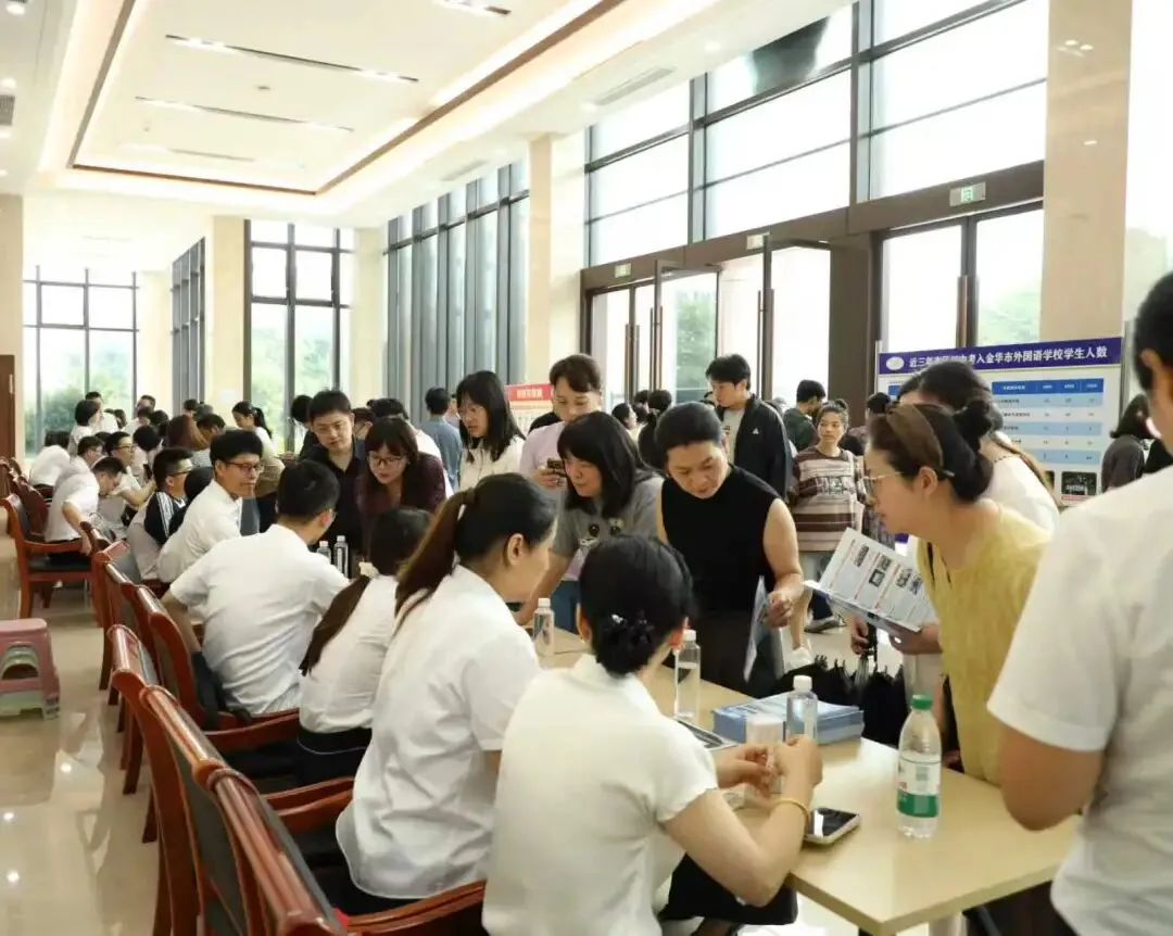 中考成绩几分能进金外?招生解读会现场爆棚,高考学霸用三年成长故事告诉初三学弟学妹——选择比分数更重要!-第19张图片-四季读书网 中考成绩几分能进金外?招生解读会现场爆棚,高考学霸用三年成长故事告诉初三学弟学妹——选择比分数更重要!-第19张图片-四季读书网