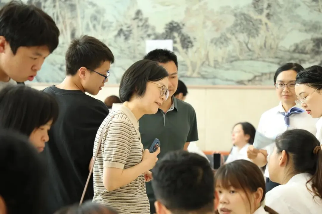 中考成绩几分能进金外?招生解读会现场爆棚,高考学霸用三年成长故事告诉初三学弟学妹——选择比分数更重要!-第20张图片-四季读书网 中考成绩几分能进金外?招生解读会现场爆棚,高考学霸用三年成长故事告诉初三学弟学妹——选择比分数更重要!-第20张图片-四季读书网