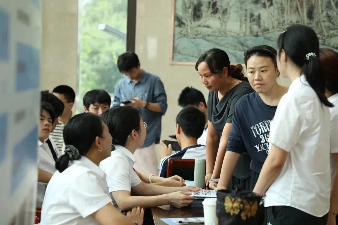 中考成绩几分能进金外?招生解读会现场爆棚,高考学霸用三年成长故事告诉初三学弟学妹——选择比分数更重要!-第21张图片-四季读书网 中考成绩几分能进金外?招生解读会现场爆棚,高考学霸用三年成长故事告诉初三学弟学妹——选择比分数更重要!-第21张图片-四季读书网