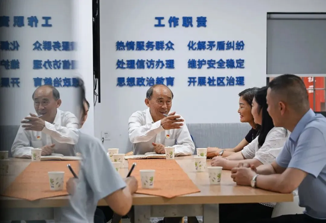 真题回顾:申论材料中的老马“七一勋章” 获得者-第1张图片-四季读书网 真题回顾:申论材料中的老马“七一勋章” 获得者-第1张图片-四季读书网