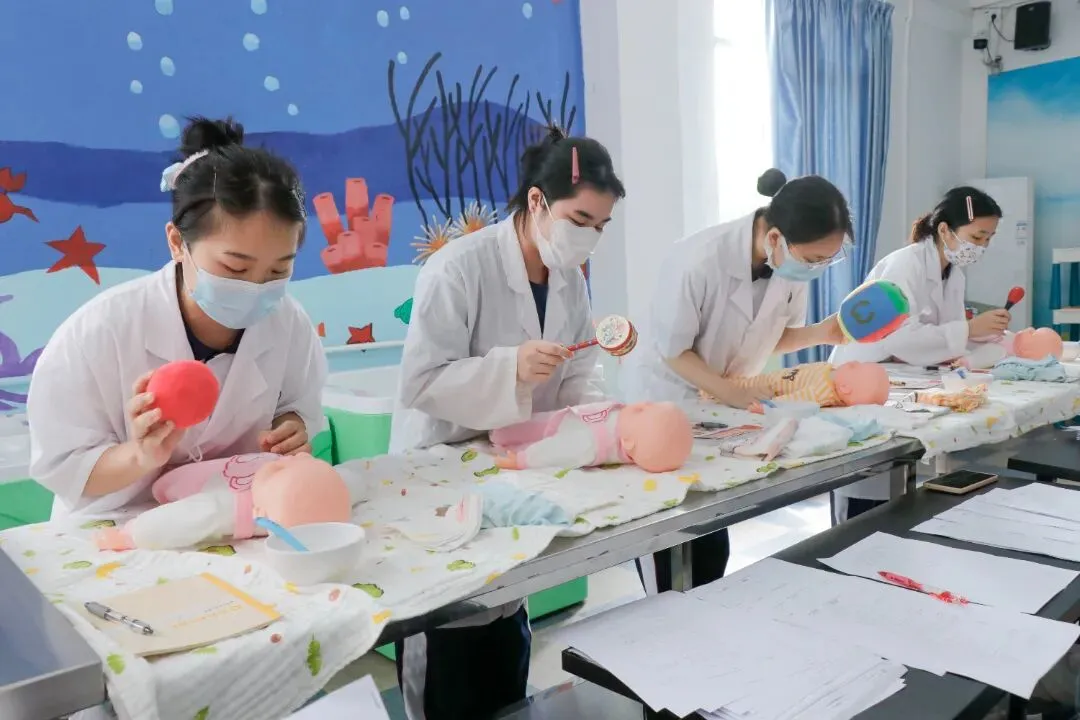 中考出分前,抢占先机!高新医药学校2026秋季提前批录取火热进行中-第8张图片-四季读书网