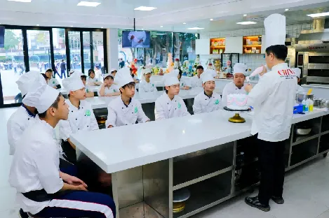 中考出分前,抢占先机!高新医药学校2026秋季提前批录取火热进行中-第11张图片-四季读书网