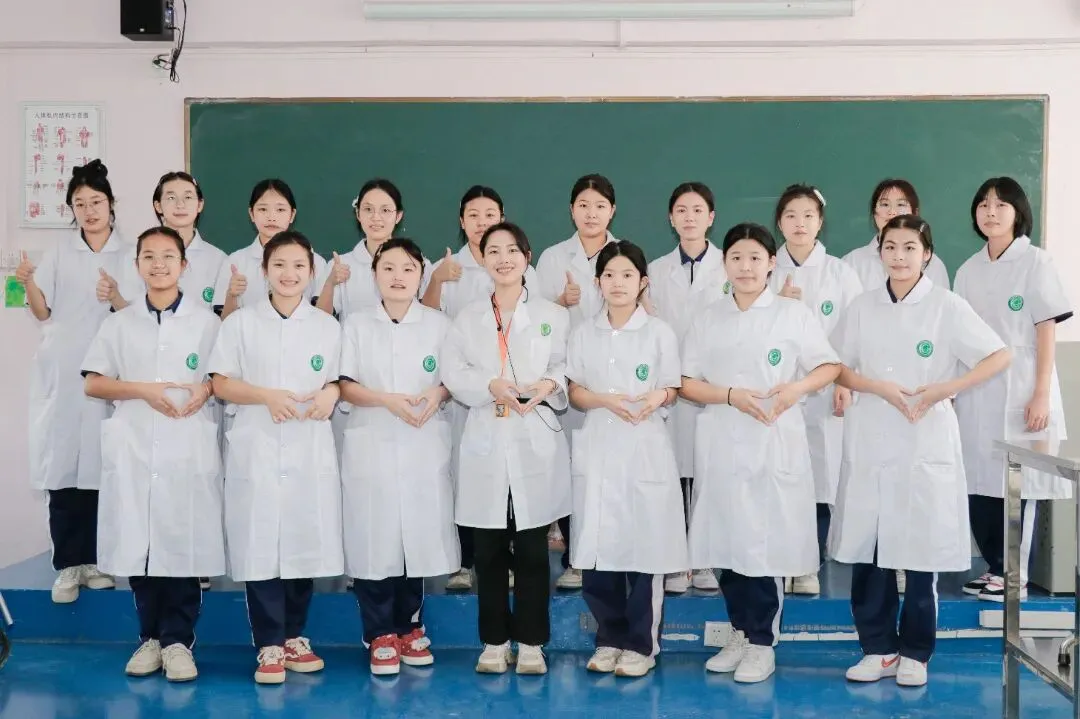 中考出分前,抢占先机!高新医药学校2026秋季提前批录取火热进行中-第14张图片-四季读书网