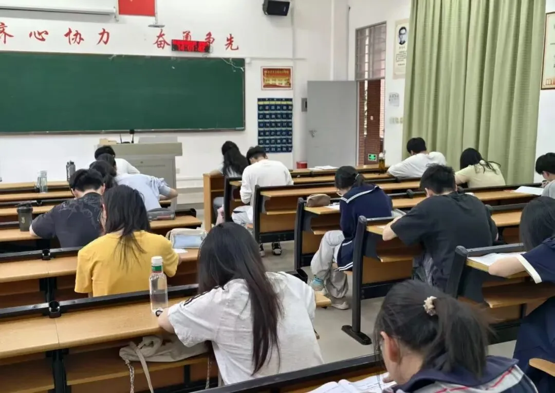 选调备考 | 阳光学院选调生模拟考试圆满收官-第8张图片-四季读书网 选调备考 | 阳光学院选调生模拟考试圆满收官-第8张图片-四季读书网