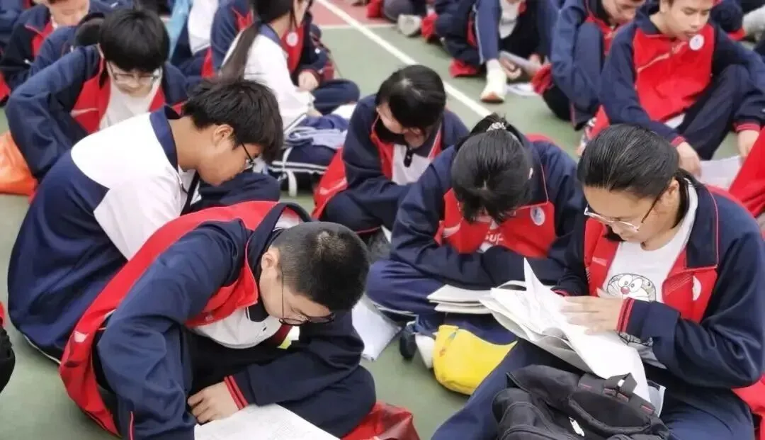 中考成绩出来了:不要让你的第一反应,成为孩子以后20年的阴影-第4张图片-四季读书网