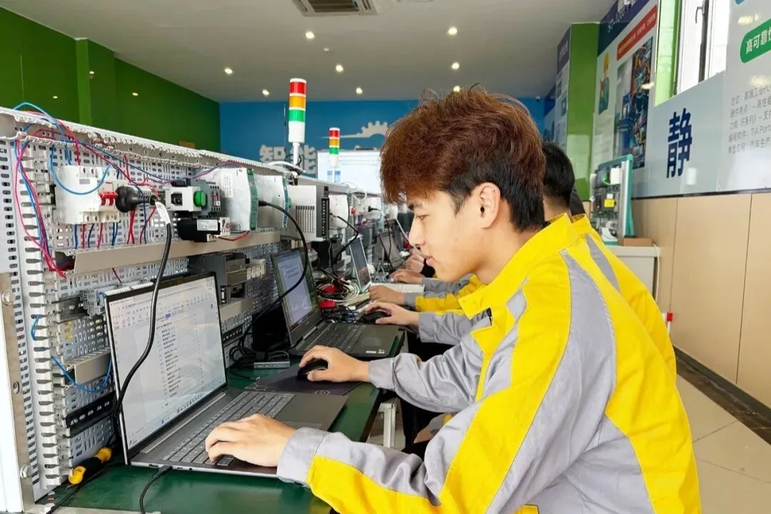 校园开放日 | 中考出分,择校迷茫?来河北万通中职择校咨询会,免费规划指导-第5张图片-四季读书网 校园开放日 | 中考出分,择校迷茫?来河北万通中职择校咨询会,免费规划指导-第5张图片-四季读书网