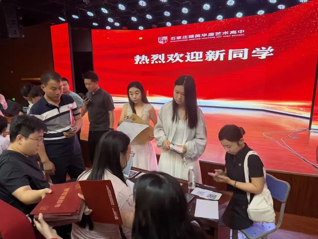 中考分数揭晓!家长深夜齐聚华唐抢学位,择校热潮彻夜沸腾全城!-第19张图片-四季读书网 中考分数揭晓!家长深夜齐聚华唐抢学位,择校热潮彻夜沸腾全城!-第19张图片-四季读书网