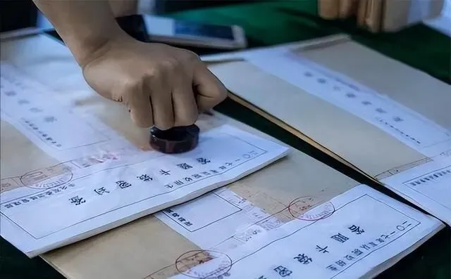 2003年,他偷走高考试卷,背熟后去参加考试,看到考题傻眼了-第1张图片-四季读书网 2003年,他偷走高考试卷,背熟后去参加考试,看到考题傻眼了-第1张图片-四季读书网
