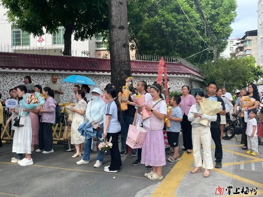 梅州6.1万名考生完成中考,少年们下一站更精彩!-第2张图片-四季读书网 梅州6.1万名考生完成中考,少年们下一站更精彩!-第2张图片-四季读书网