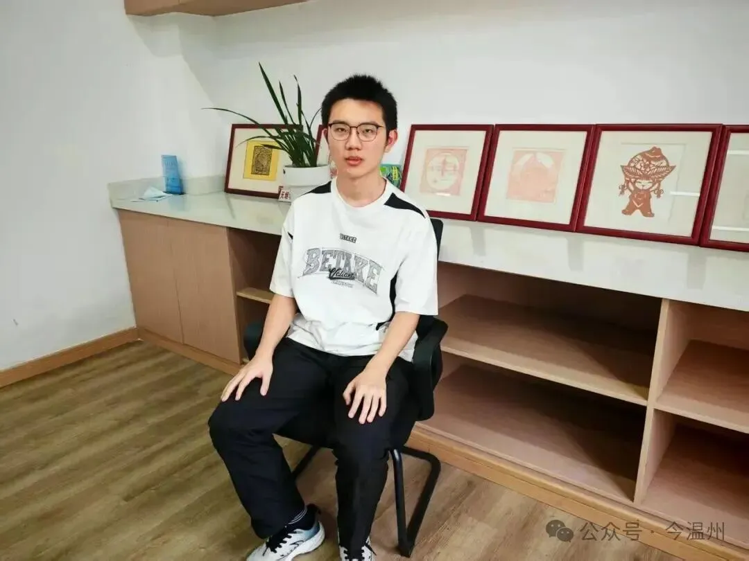 温州男孩高考673分!曾因沉迷游戏,中考失利…-第1张图片-四季读书网 温州男孩高考673分!曾因沉迷游戏,中考失利…-第1张图片-四季读书网