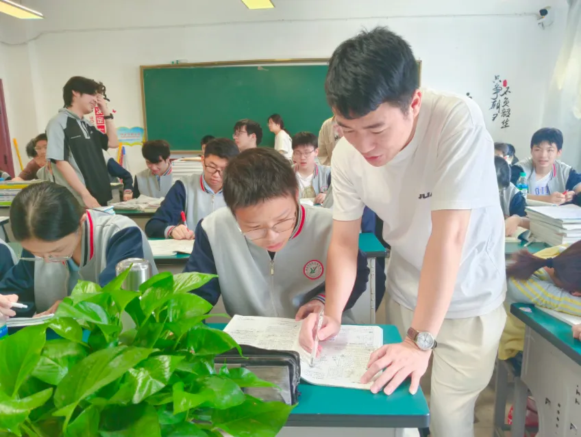 南昌市致远双语学校2027届中考复读班-第18张图片-四季读书网 南昌市致远双语学校2027届中考复读班-第18张图片-四季读书网