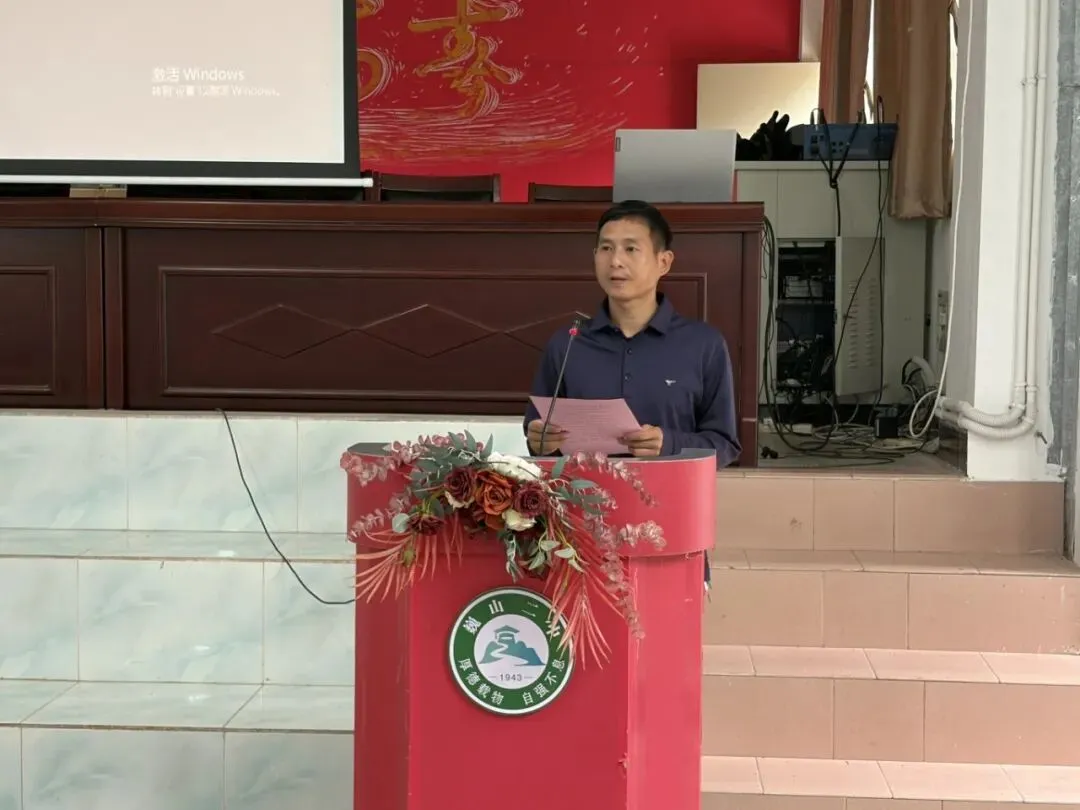 巍山二中初中部初二升初三授班旗暨中考倒计时牌授予仪式-第15张图片-四季读书网 巍山二中初中部初二升初三授班旗暨中考倒计时牌授予仪式-第15张图片-四季读书网
