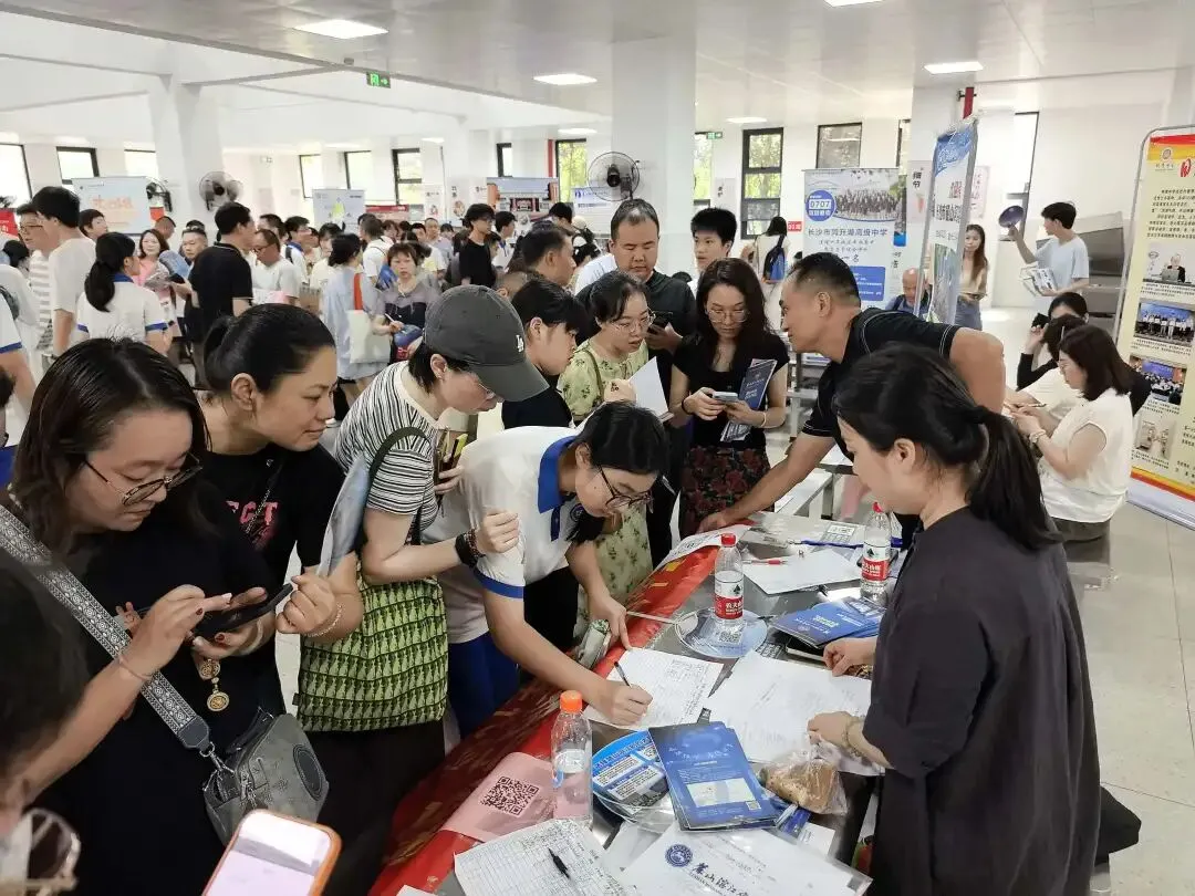 中考择校别盲目!比起分数线,这几件事才决定孩子三年的成长-第1张图片-四季读书网 中考择校别盲目!比起分数线,这几件事才决定孩子三年的成长-第1张图片-四季读书网