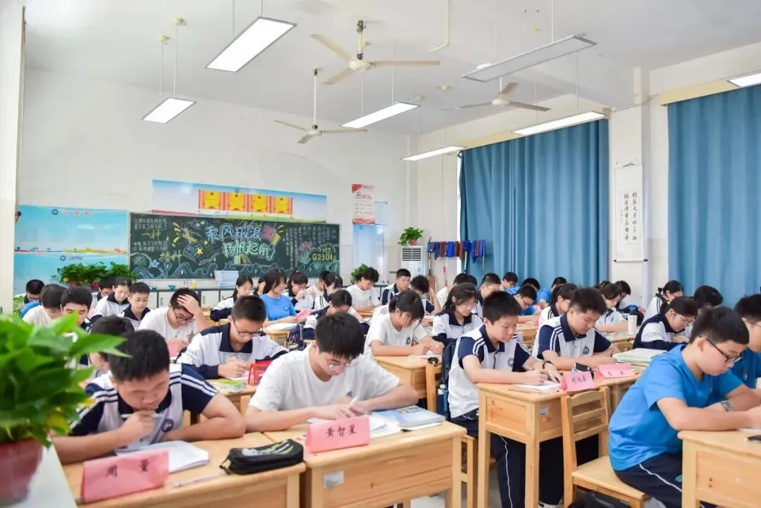 中考择校别盲目!比起分数线,这几件事才决定孩子三年的成长-第6张图片-四季读书网 中考择校别盲目!比起分数线,这几件事才决定孩子三年的成长-第6张图片-四季读书网