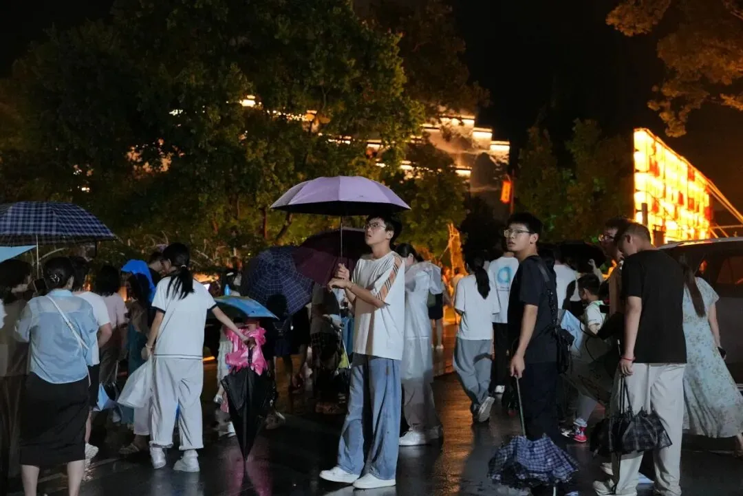 中考捷报传学府,烟花盛景耀犁桥-第5张图片-四季读书网