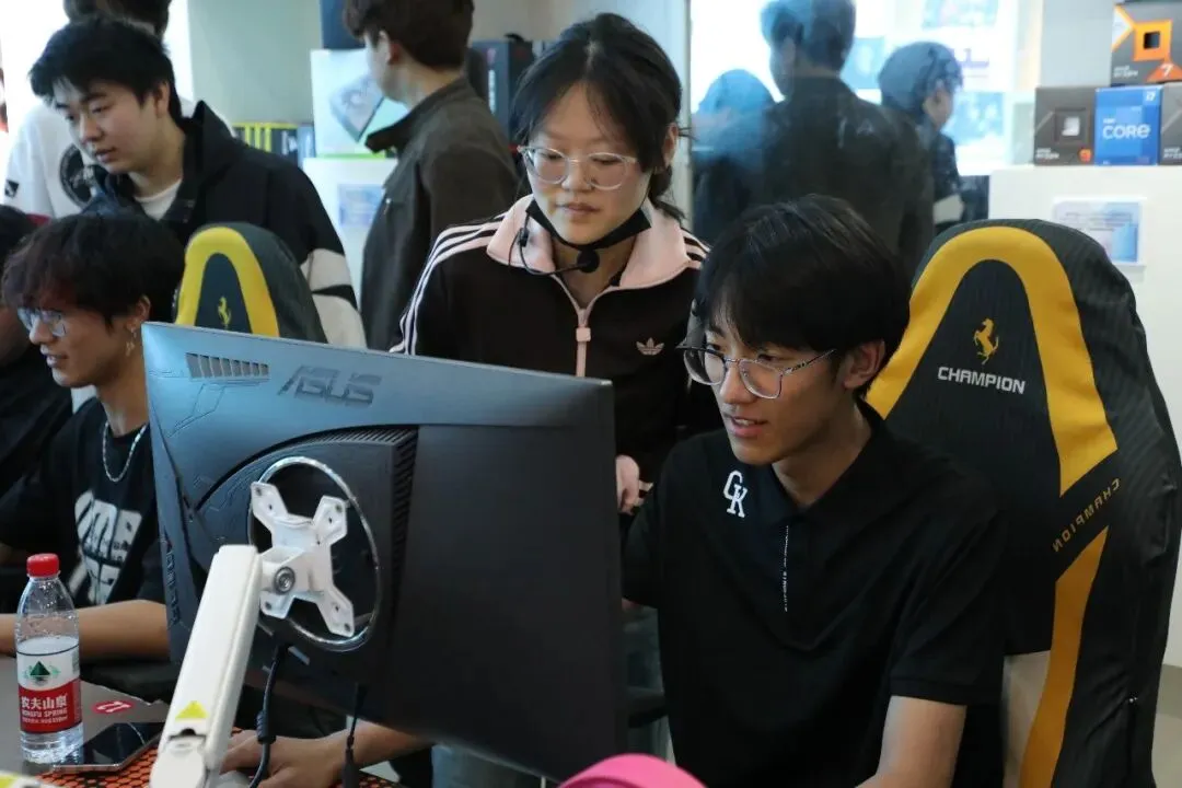 中考集中出分后的首个周末,为何这里成了家长和学生的“心头好”?-第7张图片-四季读书网