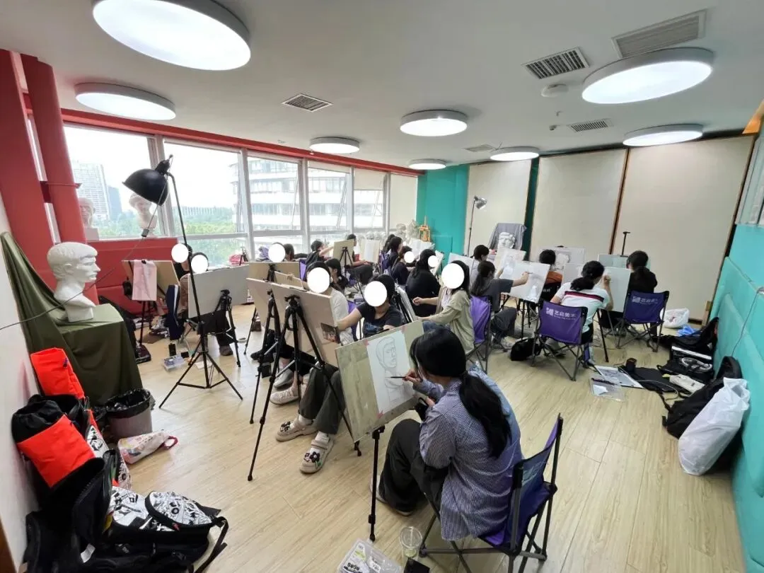 艺启美术· 2026美术中考模考纪实,以考促练!-第5张图片-四季读书网 艺启美术· 2026美术中考模考纪实,以考促练!-第5张图片-四季读书网