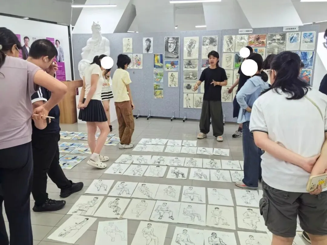 艺启美术· 2026美术中考模考纪实,以考促练!-第21张图片-四季读书网 艺启美术· 2026美术中考模考纪实,以考促练!-第21张图片-四季读书网
