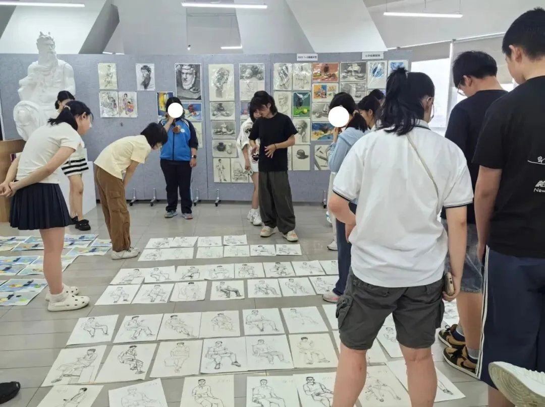 艺启美术· 2026美术中考模考纪实,以考促练!-第23张图片-四季读书网 艺启美术· 2026美术中考模考纪实,以考促练!-第23张图片-四季读书网