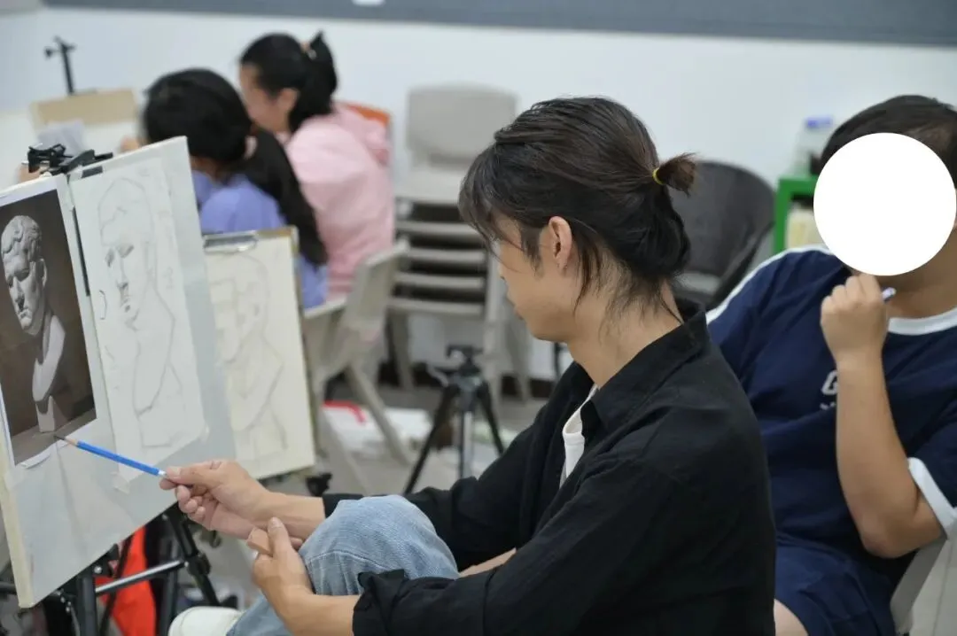 艺启美术· 2026美术中考模考纪实,以考促练!-第24张图片-四季读书网 艺启美术· 2026美术中考模考纪实,以考促练!-第24张图片-四季读书网